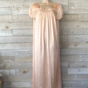 Vintage Vanity Fair pastel peach lace floral embroidered nightgown